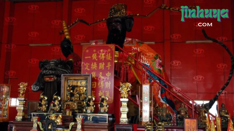 高雄旗山開基八路財神廟